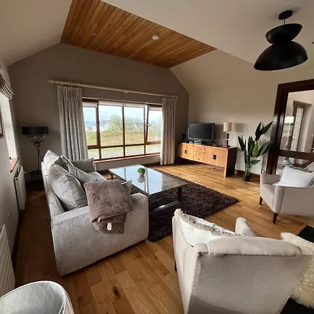 Modern With Sea Views Ferienhaus